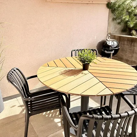 Ambiente C2 - Moderne Mit Terrasse In *